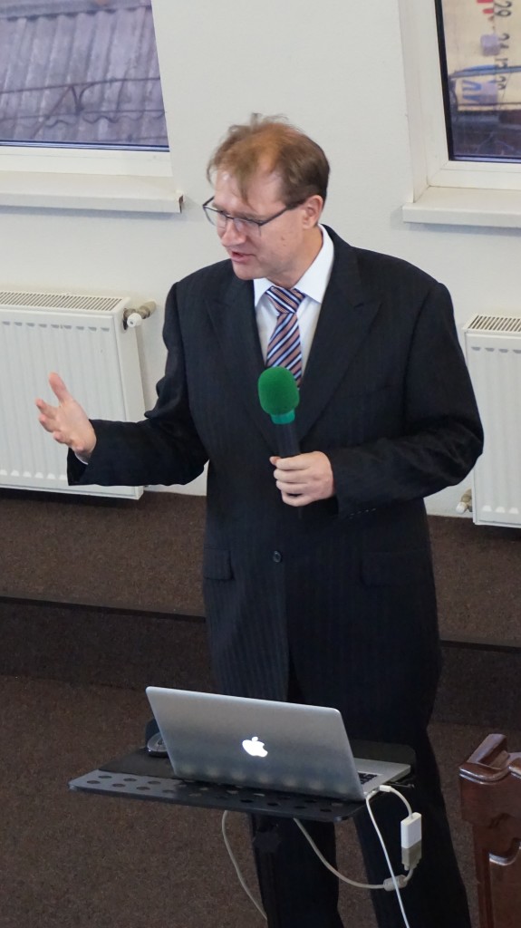 Philip Rodionoff preaching in Cherson, Ukraine