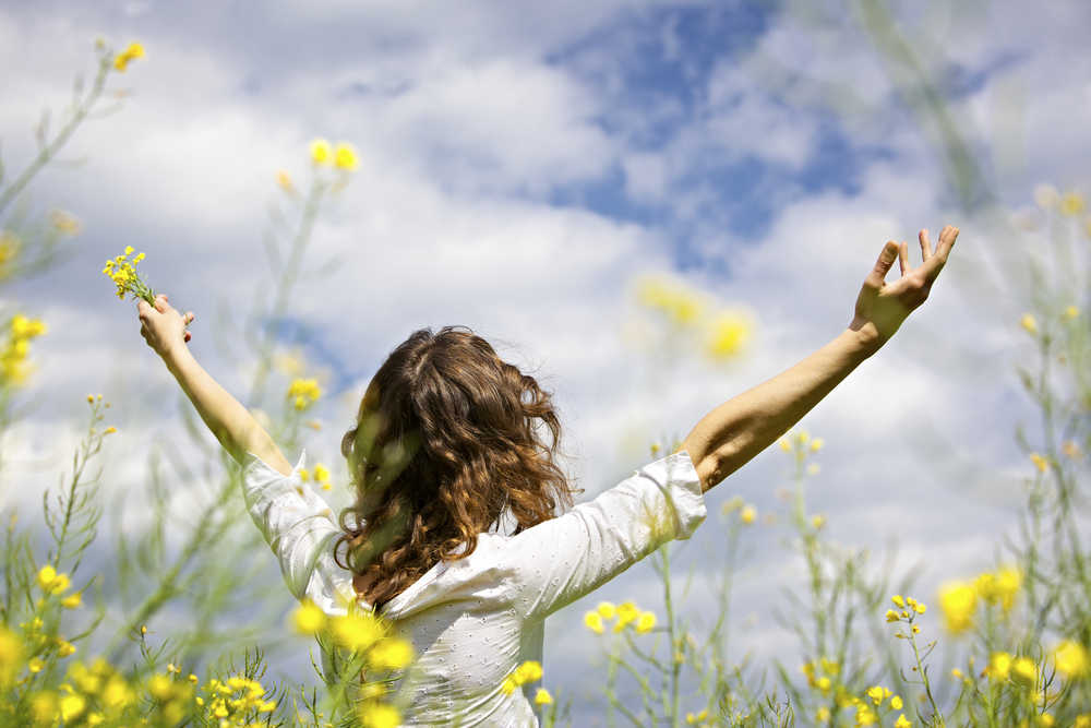 girl yellow field