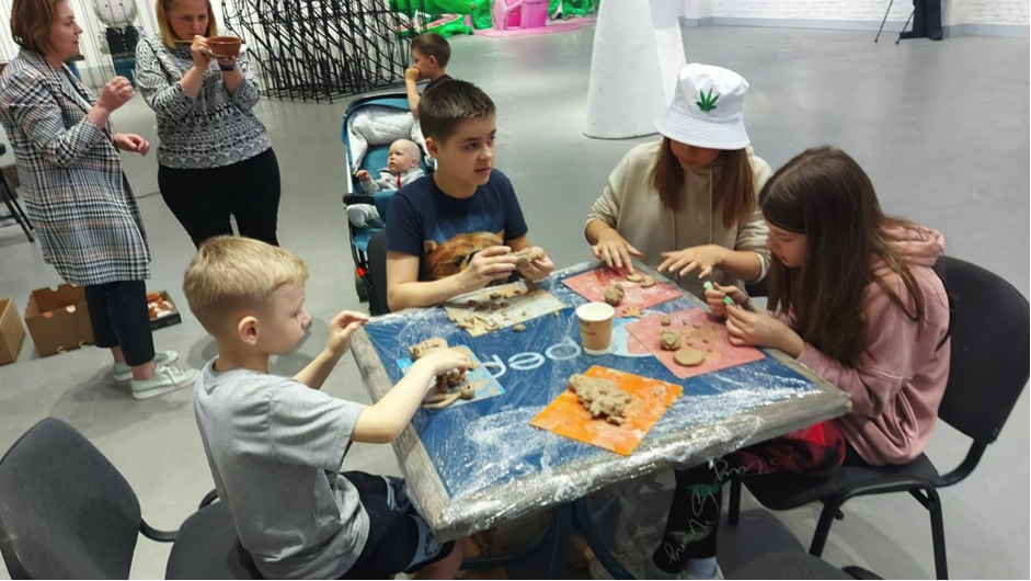 Ukraine Update: Art Therapy Meetings Made Available for Migrants