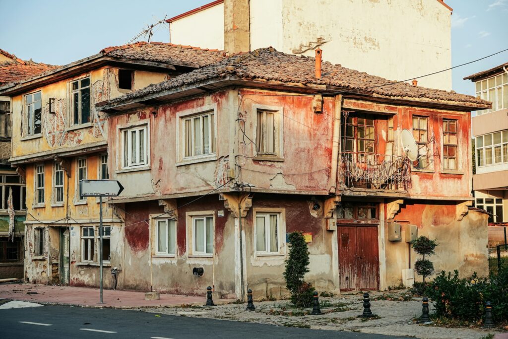 sins yunus tug rejP YDOfaI unsplash crop